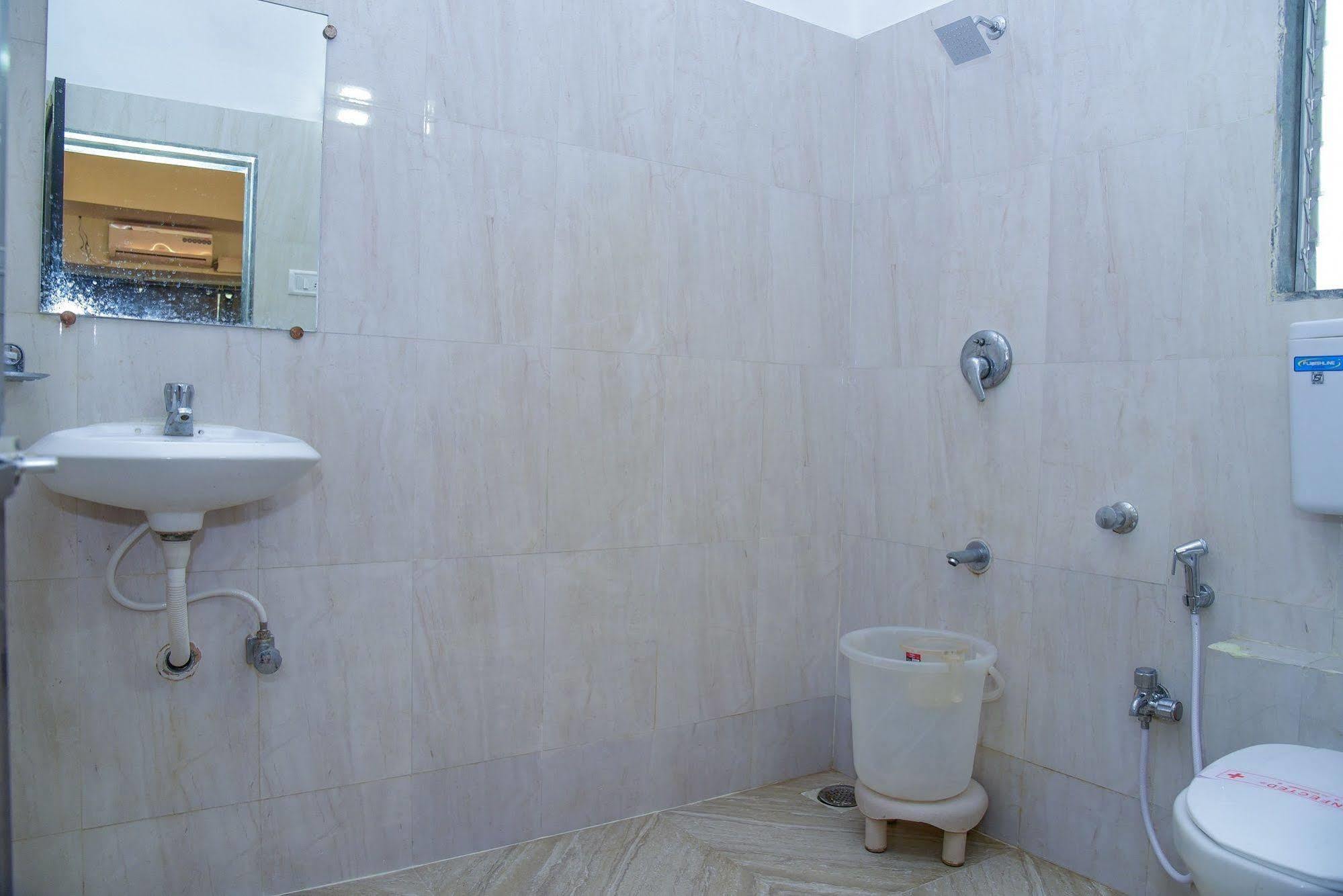Hotel Evergreen Мумбай Екстериор снимка
